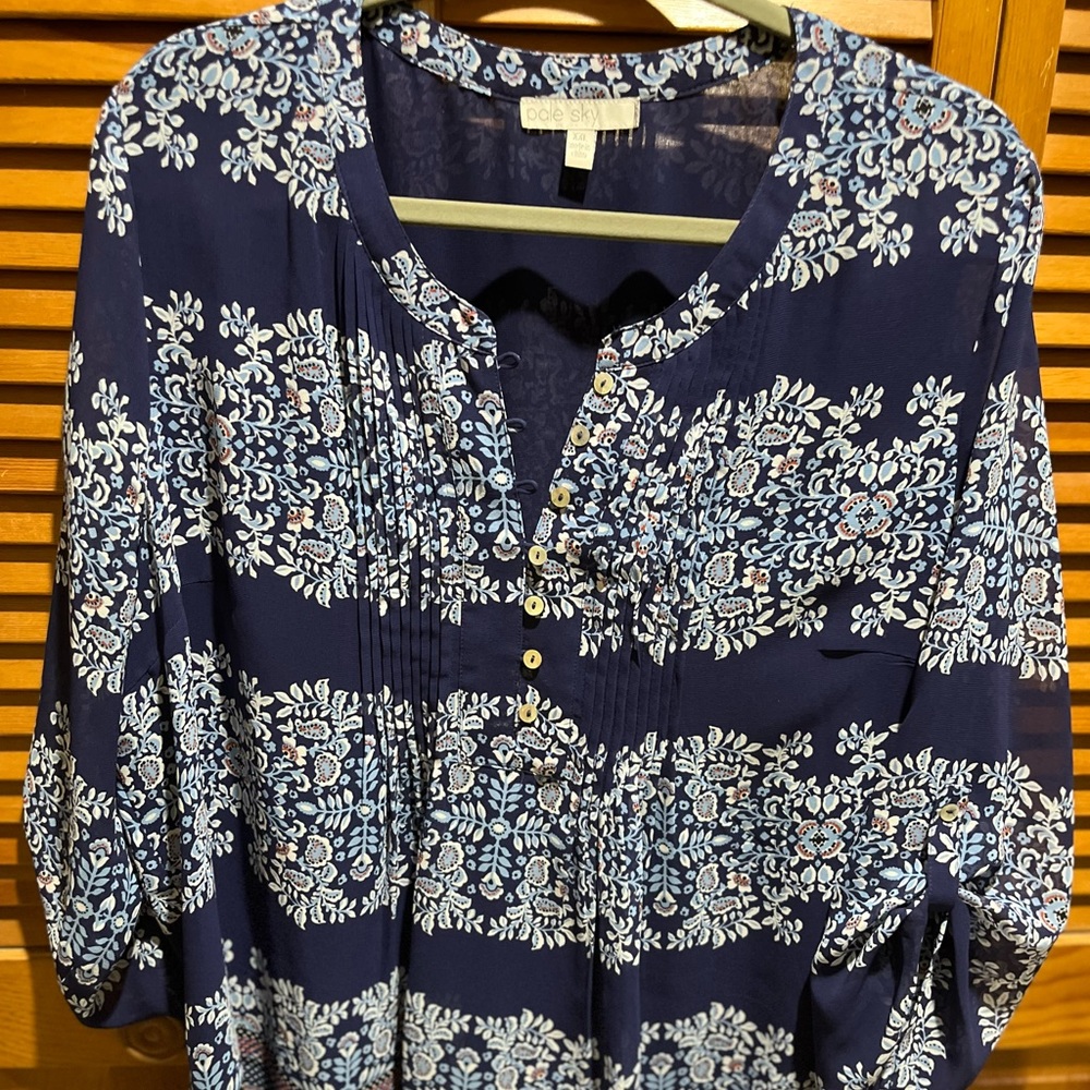 166. WOMENS PALE SKY XXL DETAIL TOP